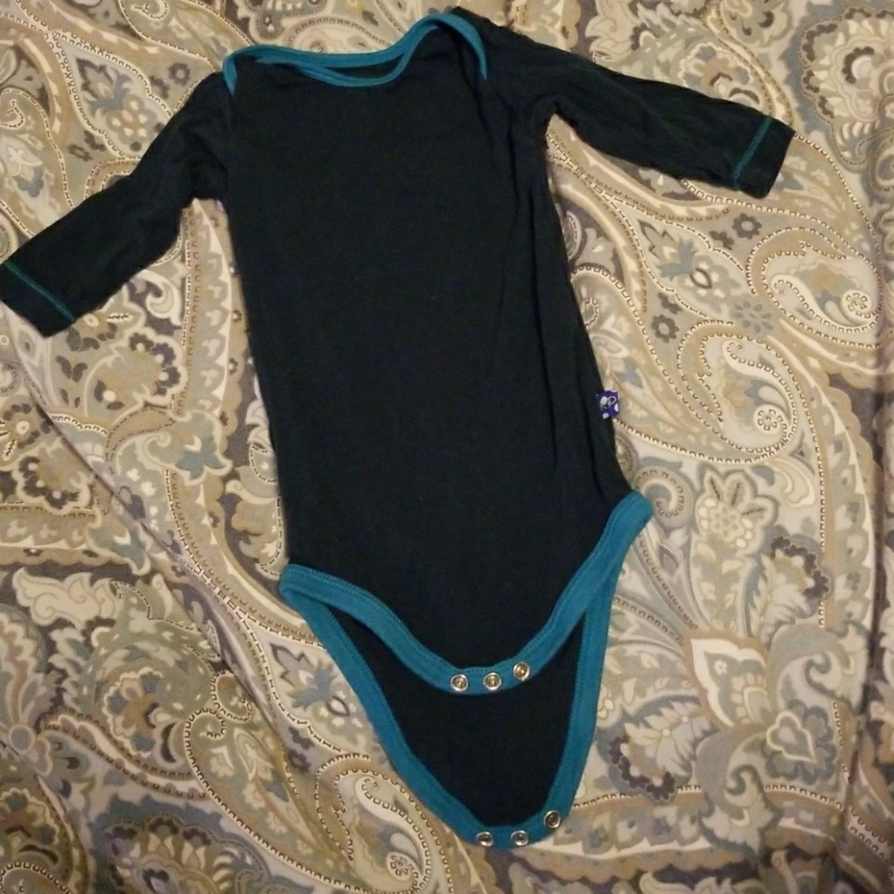 Kickee pants onesie. Never worn.